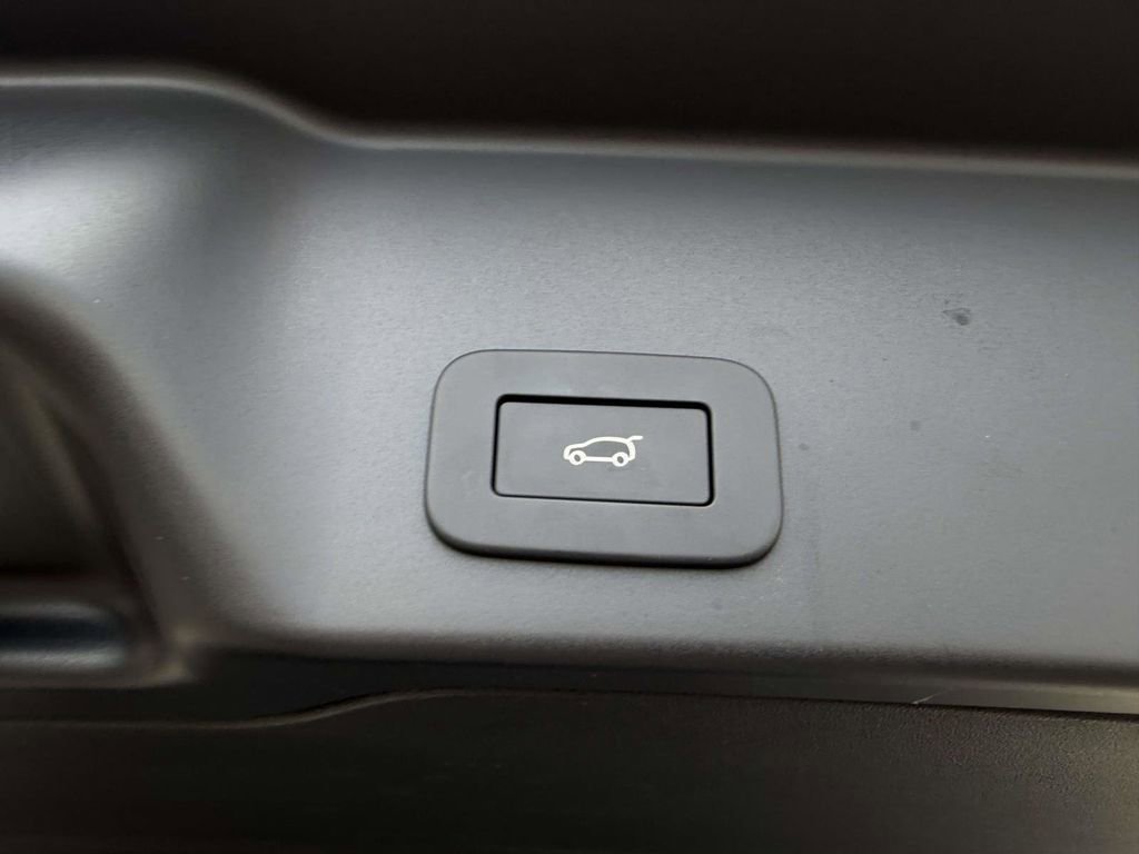 Used 2026 Land Rover Range Rover Evoque S image 12