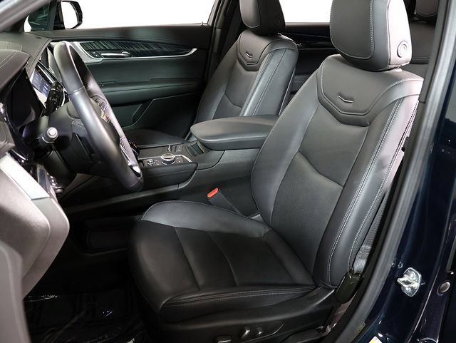 Used 2024 Cadillac XT6 Premium Luxury w/ Technology Package AWD/4WD image 4