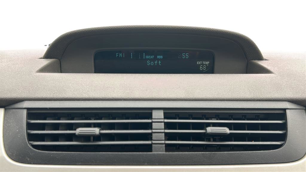 Used 2010 Ford Focus SE image 25