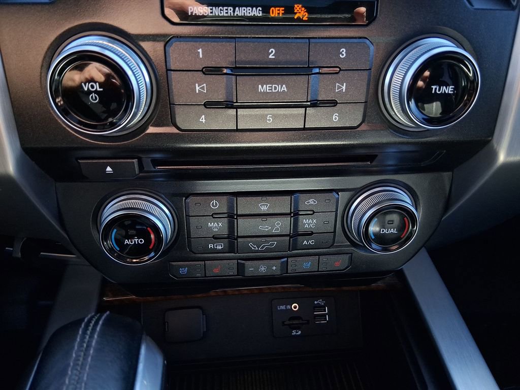 Used 2015 Ford F150 Platinum w/ Equipment Group 701A Luxury image 17