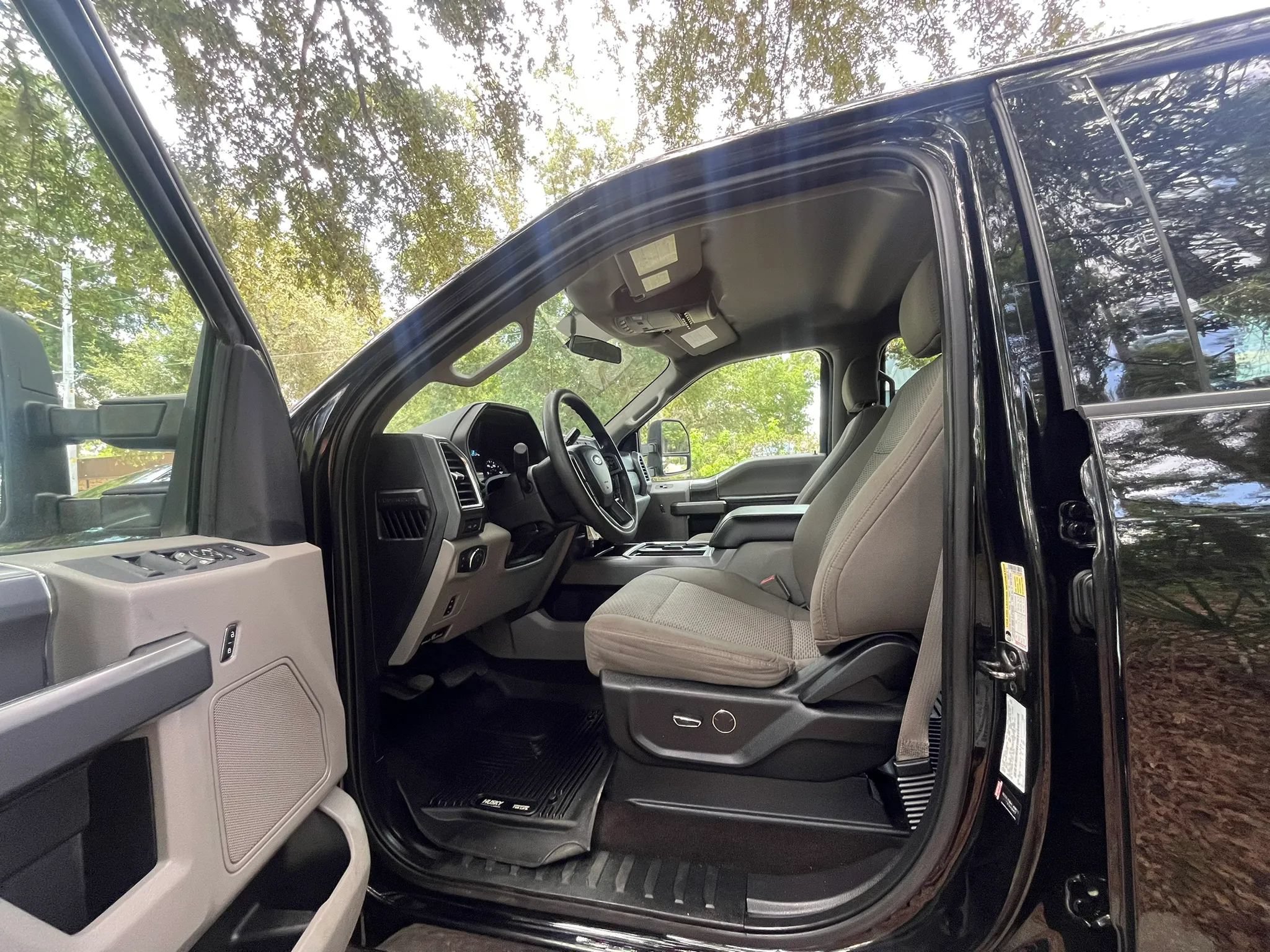 Used 2018 Ford F250 XLT w/ XLT Premium Package AWD/4WD image 15