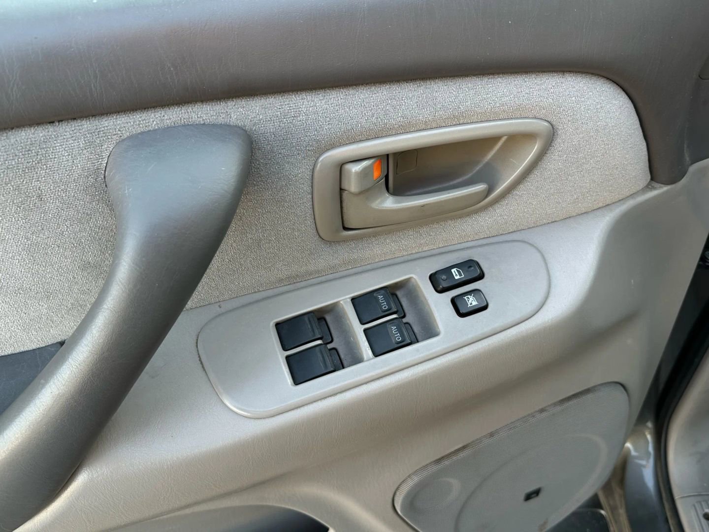 Used 2005 Toyota Sequoia SR5 RWD image 14