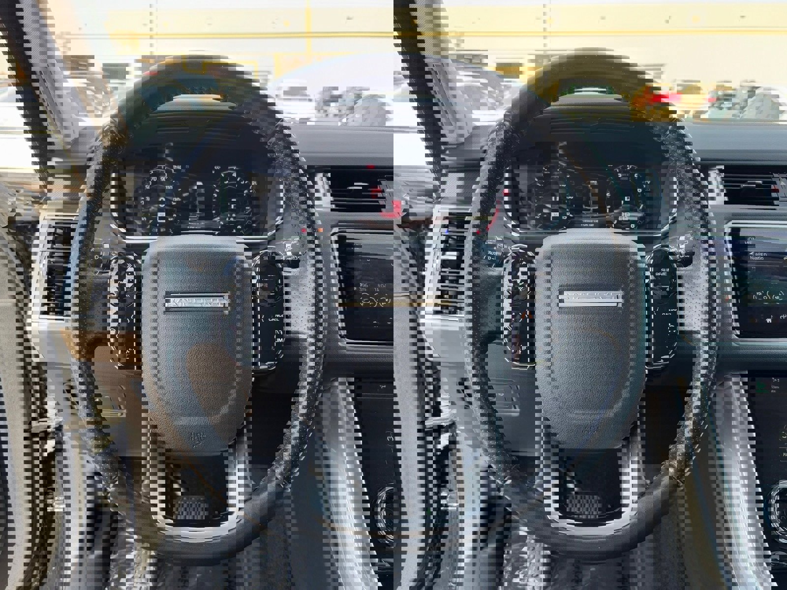 Used 2020 Land Rover Range Rover Sport SE image 18