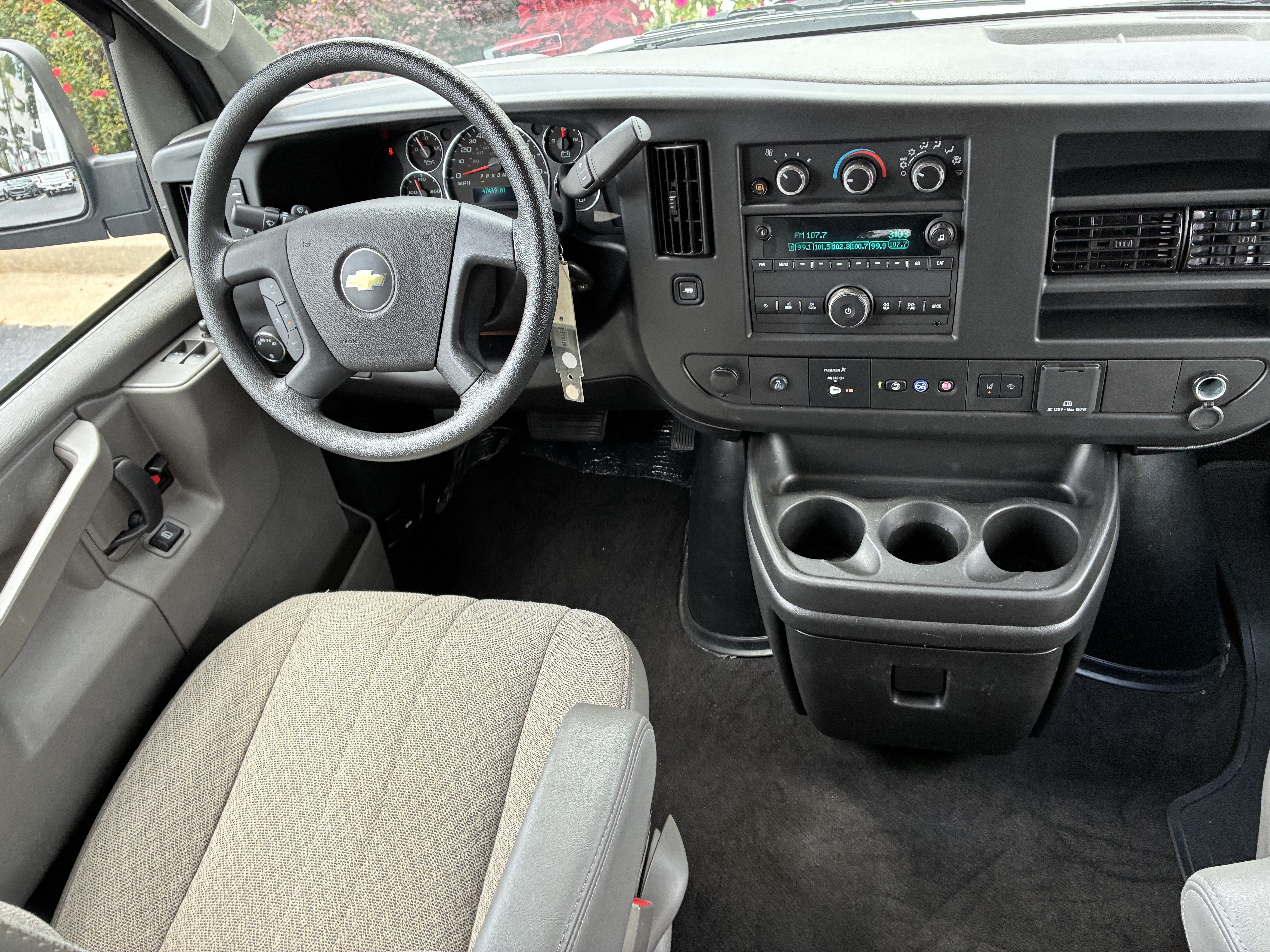 Used 2025 Chevrolet Express 3500 LT w/ LT Preferred Equipment Group RWD image 20