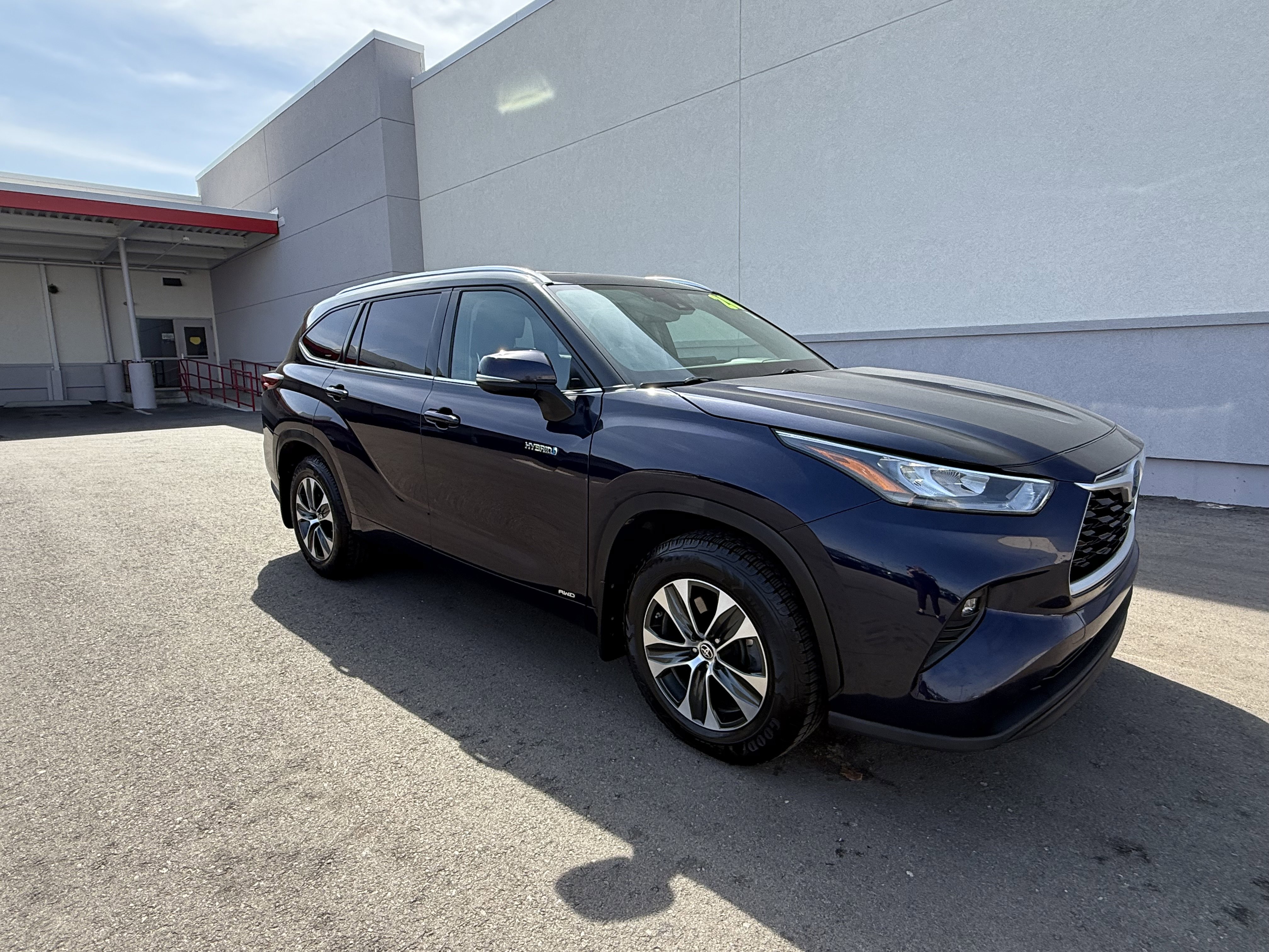 Used 2020 Toyota Highlander XLE image 31