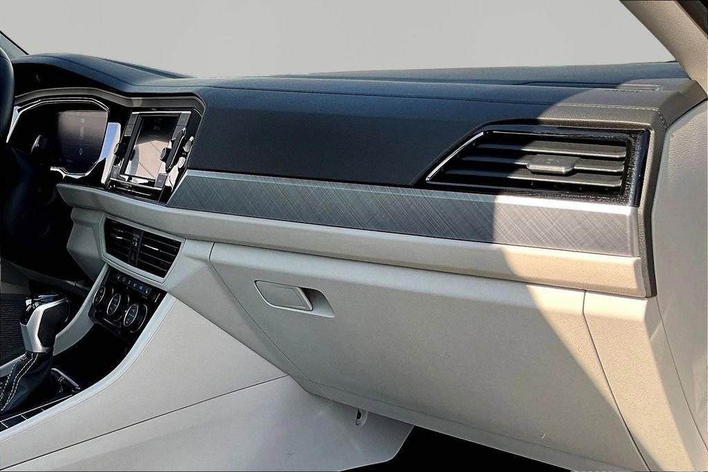 Used 2023 Volkswagen Jetta SE w/ Panoramic Sunroof Package image 26