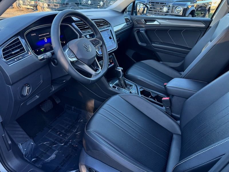 Used 2024 Volkswagen Tiguan SE image 8