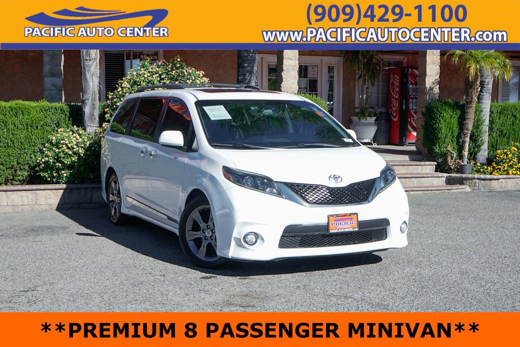 Used 2016 Toyota Sienna SE image 1