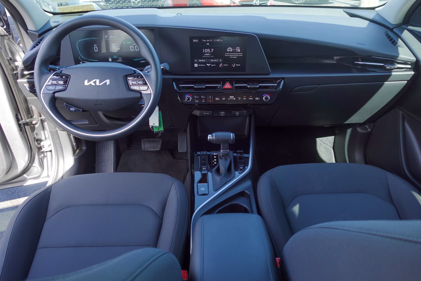 Used 2025 Kia Niro LX FWD image 10