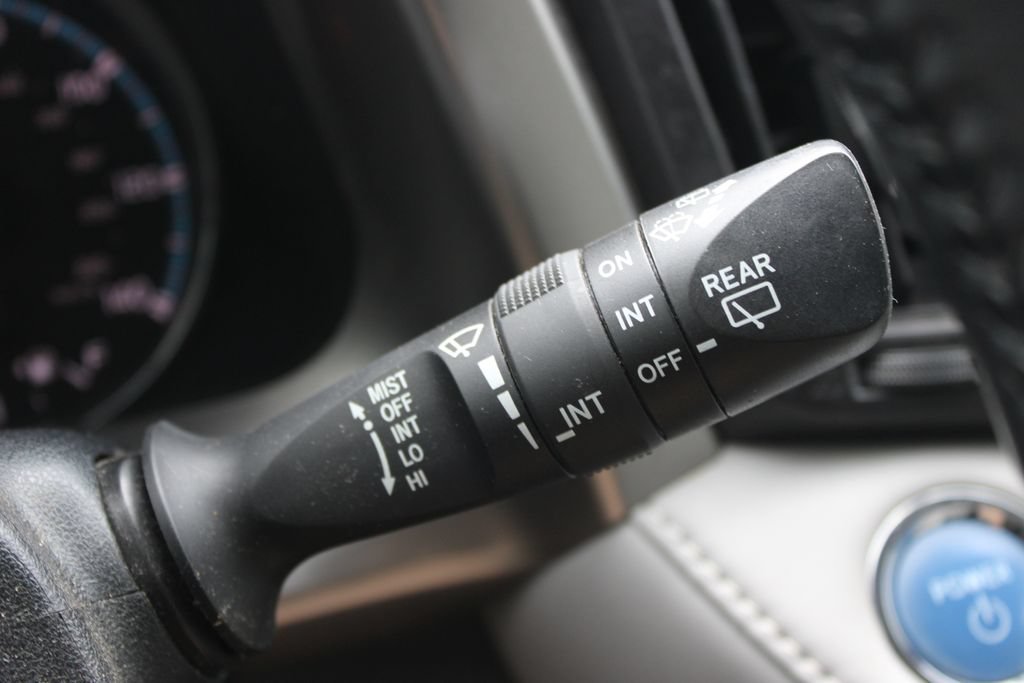 Used 2018 Toyota RAV4 XLE AWD/4WD image 37