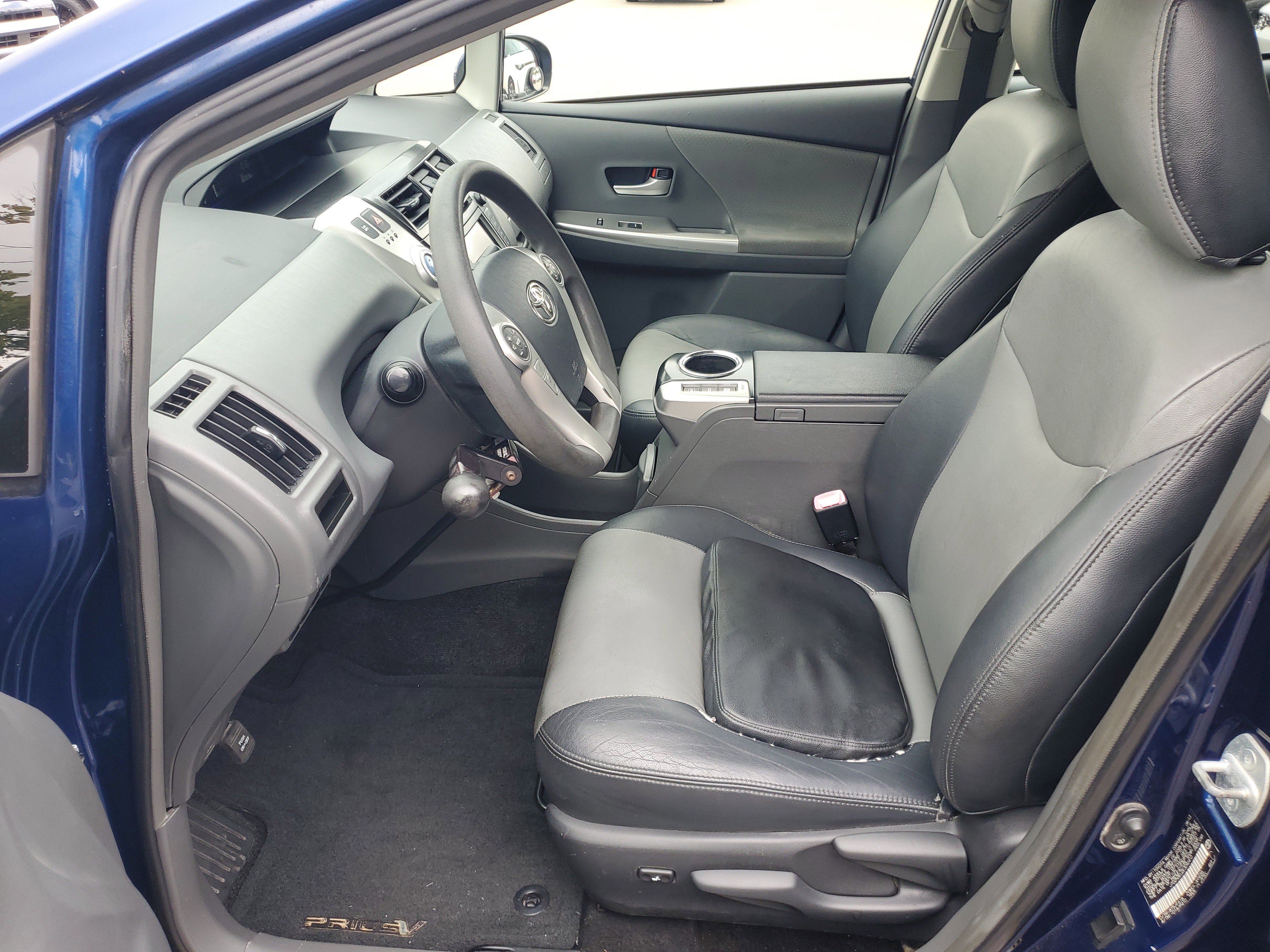 Used 2014 Toyota Prius V Two image 19
