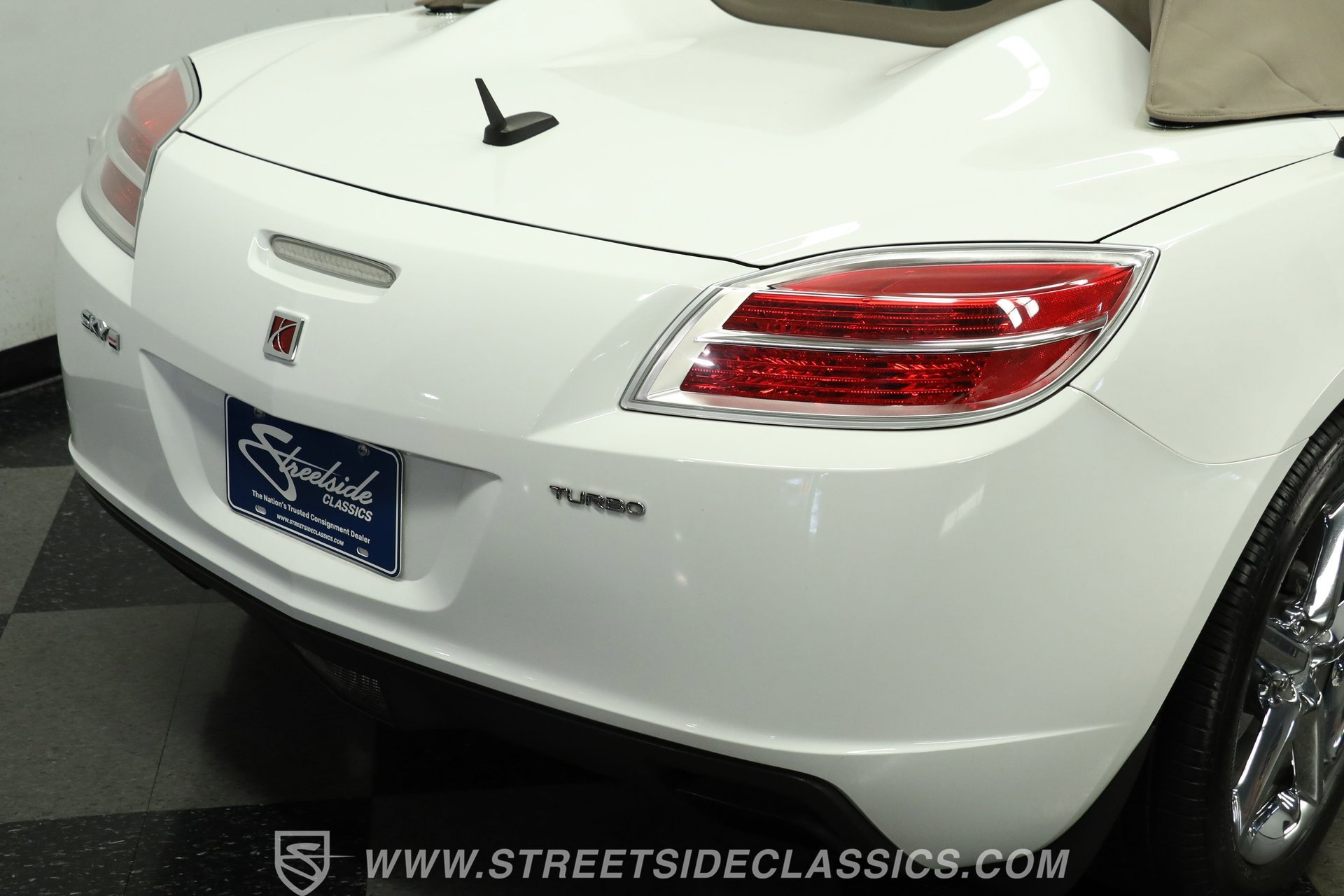 Used 2009 Saturn Sky Red Line image 25