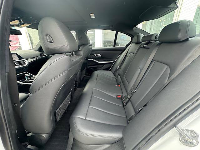 Used 2019 BMW 330i xDrive Sedan w/ Convenience Package image 17