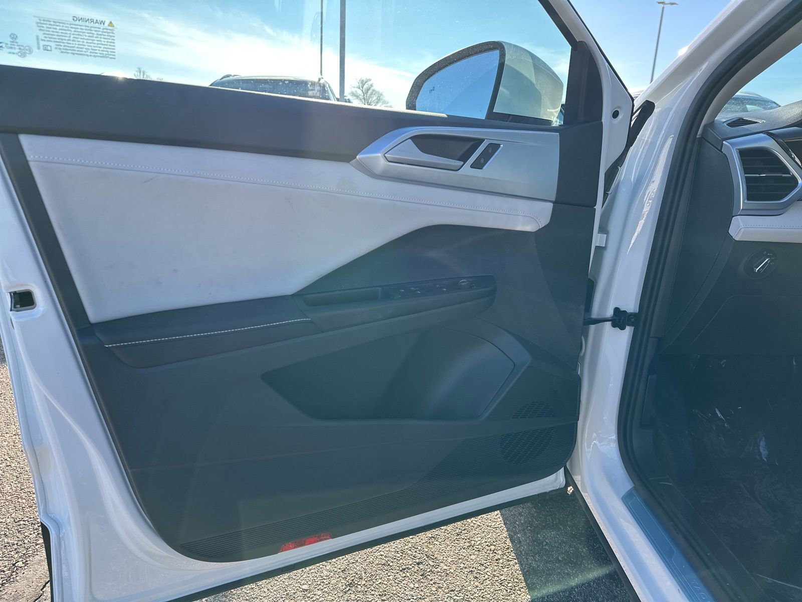 New 2026 Volkswagen Taos SE image 16