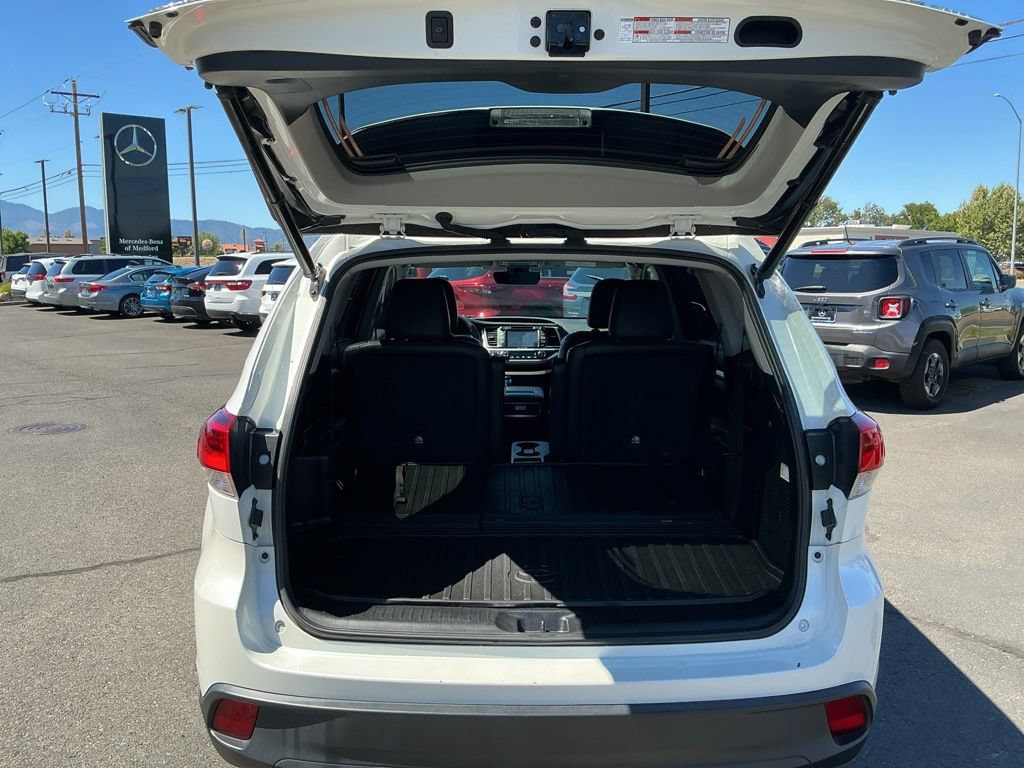 Used 2019 Toyota Highlander XLE AWD/4WD image 28