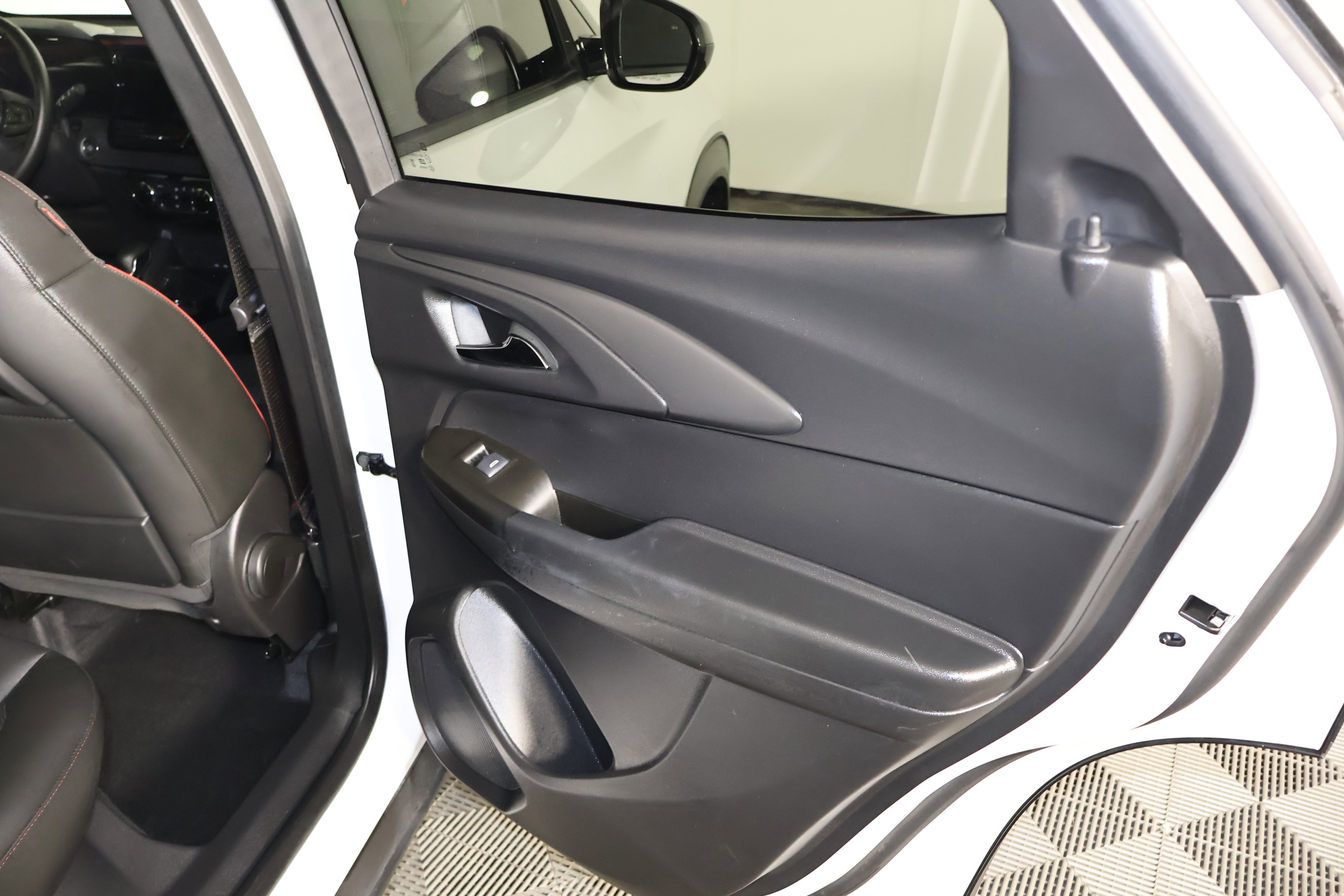 Used 2025 Chevrolet TrailBlazer RS w/ Convenience Package image 42