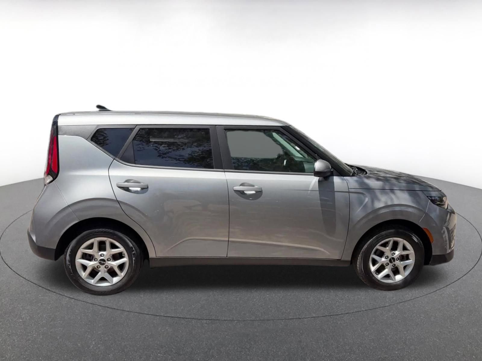 Used 2025 Kia Soul LX w/ LX Technology Package FWD image 16