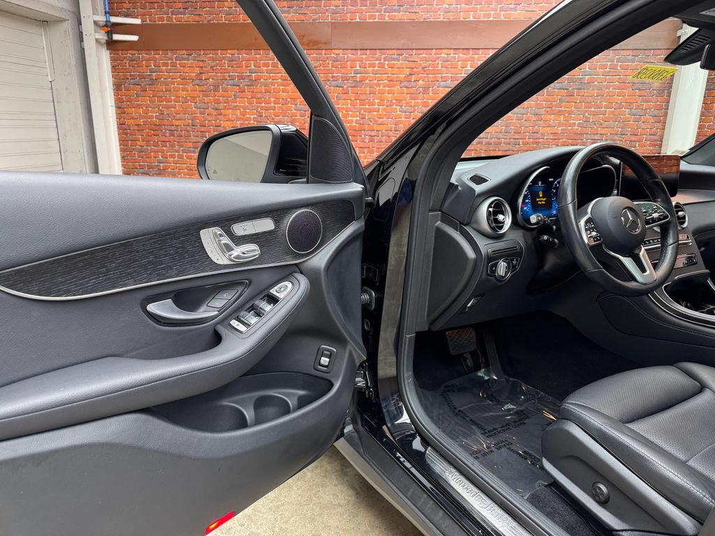 Used 2021 Mercedes-Benz GLC 300 4MATIC image 9