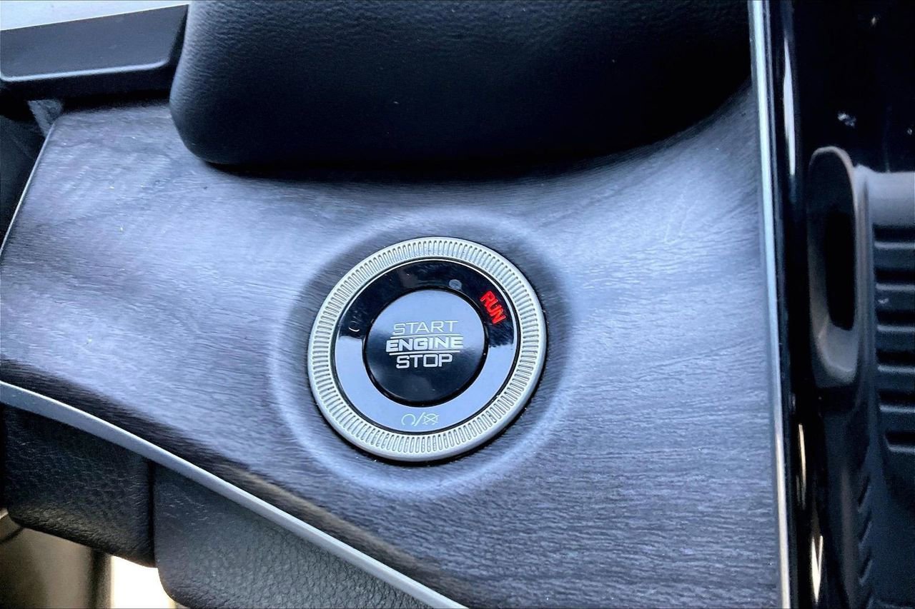 Used 2024 Jeep Grand Cherokee L Limited w/ Luxury Tech Group II image 30