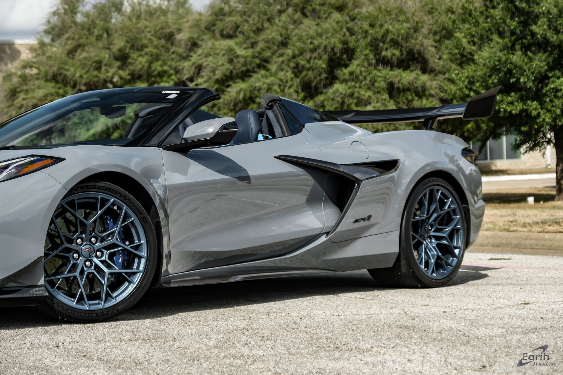 Used 2025 Chevrolet Corvette ZR1 w/ ZR1 Carbon Fiber Aero Package RWD image 8