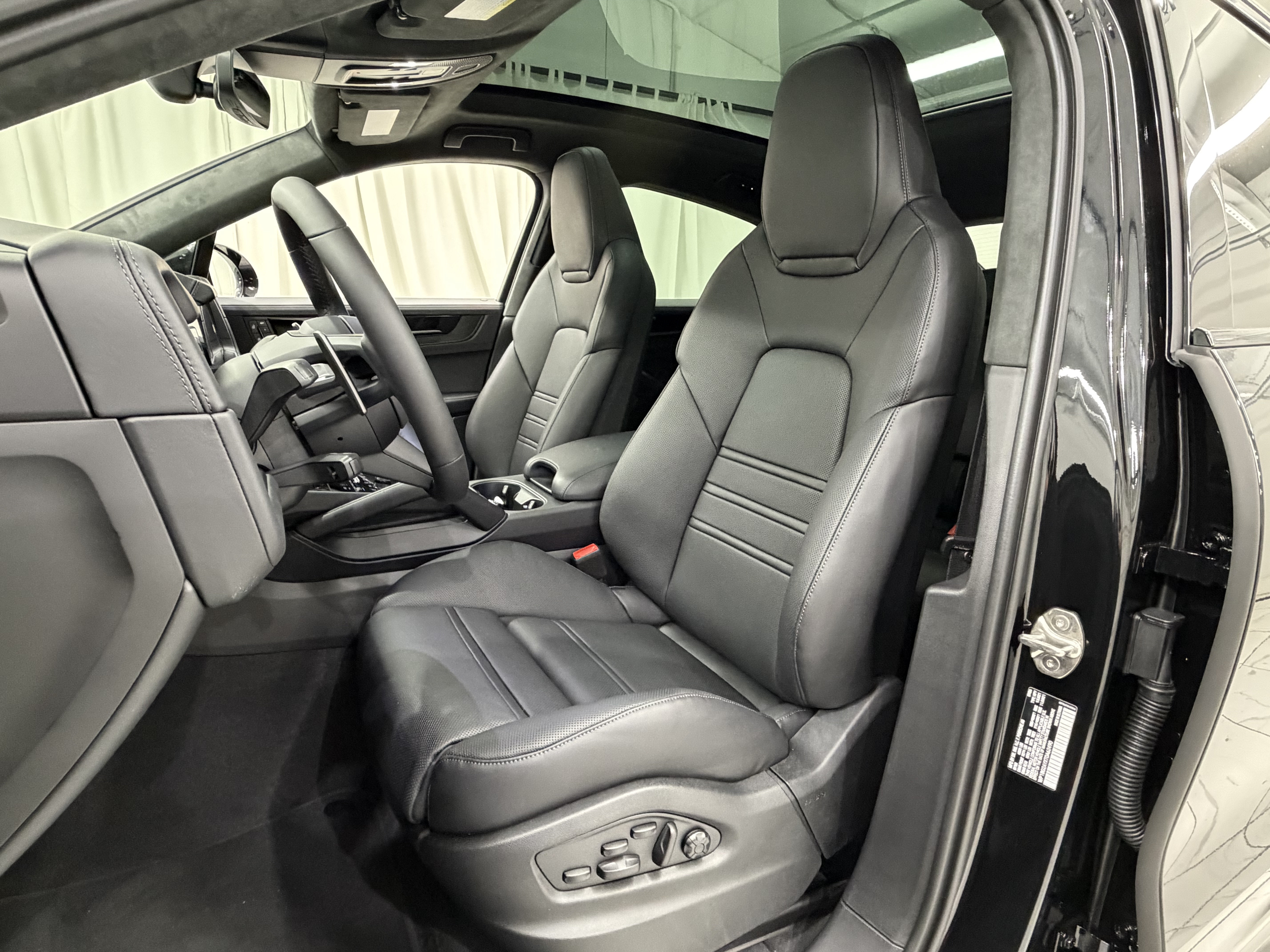 New 2026 Porsche Cayenne GTS AWD/4WD image 31