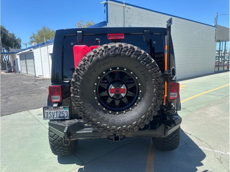 Used 2016 Jeep Wrangler Unlimited Rubicon w/ Connectivity Group AWD/4WD image 10