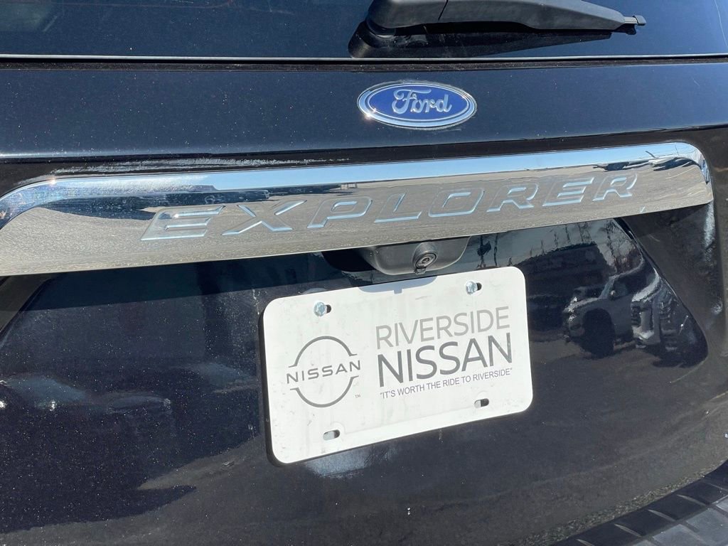 Used 2022 Ford Explorer XLT w/ Equipment Group 202A AWD/4WD image 28