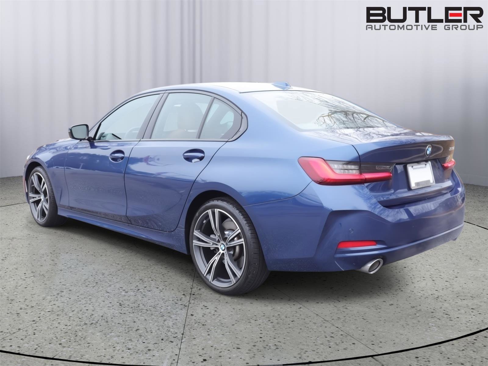 Used 2023 BMW 330i Sedan w/ Driving Assistance Package image 5