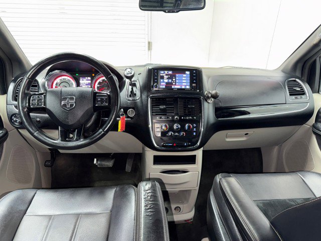 Used 2017 Dodge Grand Caravan SXT w/ Rear Park Assist Package FWD image 15