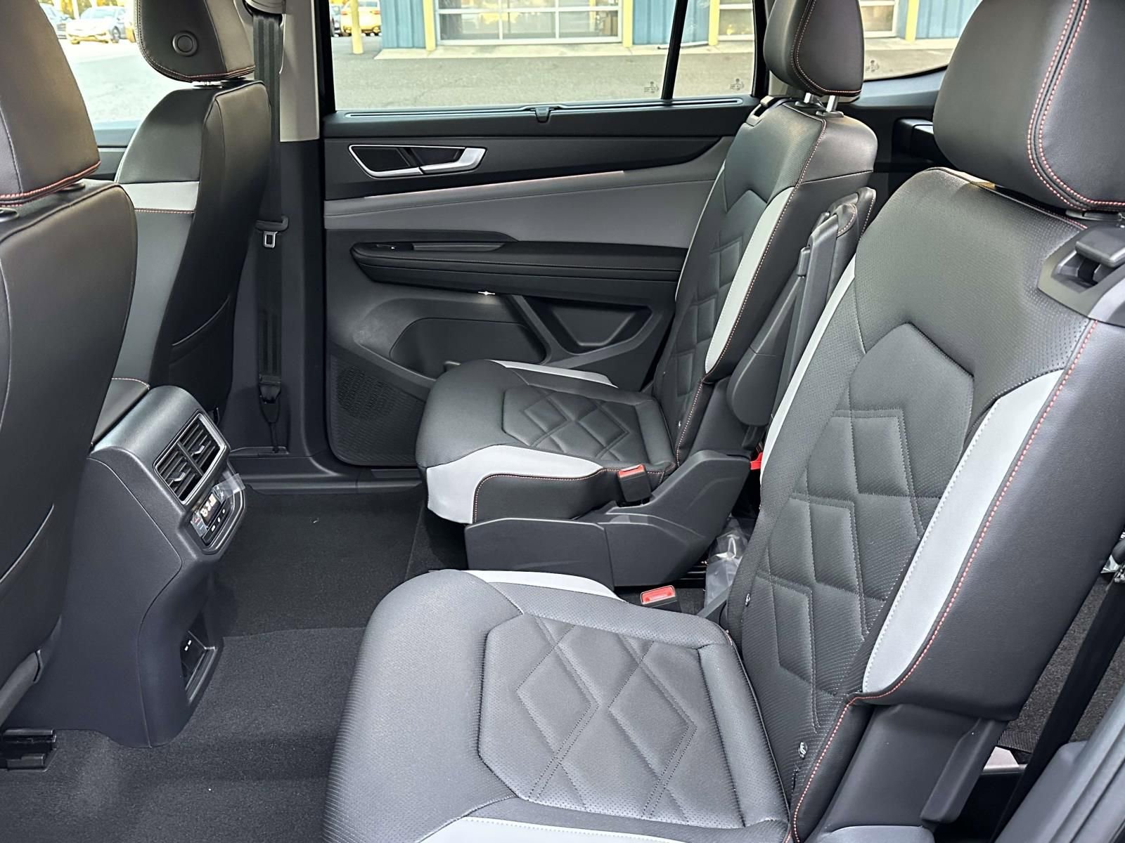 New 2026 Volkswagen Atlas Peak Edition image 13