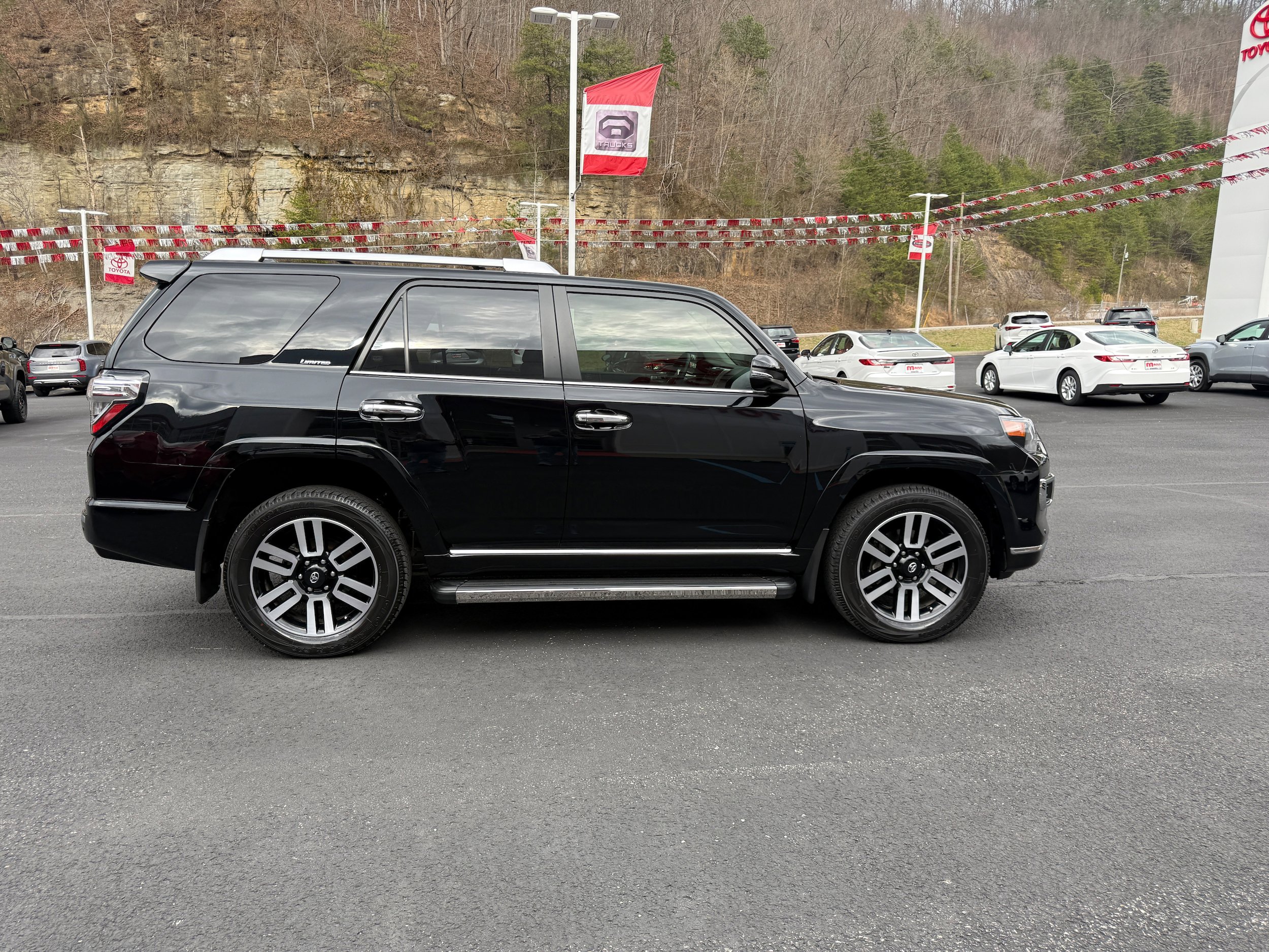 Used 2023 Toyota 4Runner Limited AWD/4WD image 6