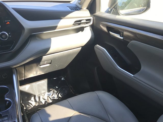 Used 2020 Toyota Highlander Limited AWD/4WD image 16