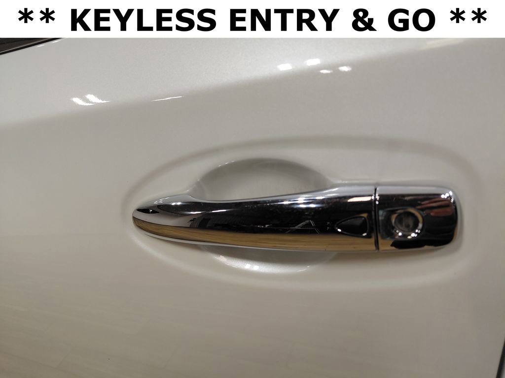 Used 2018 Nissan Rogue SV image 13