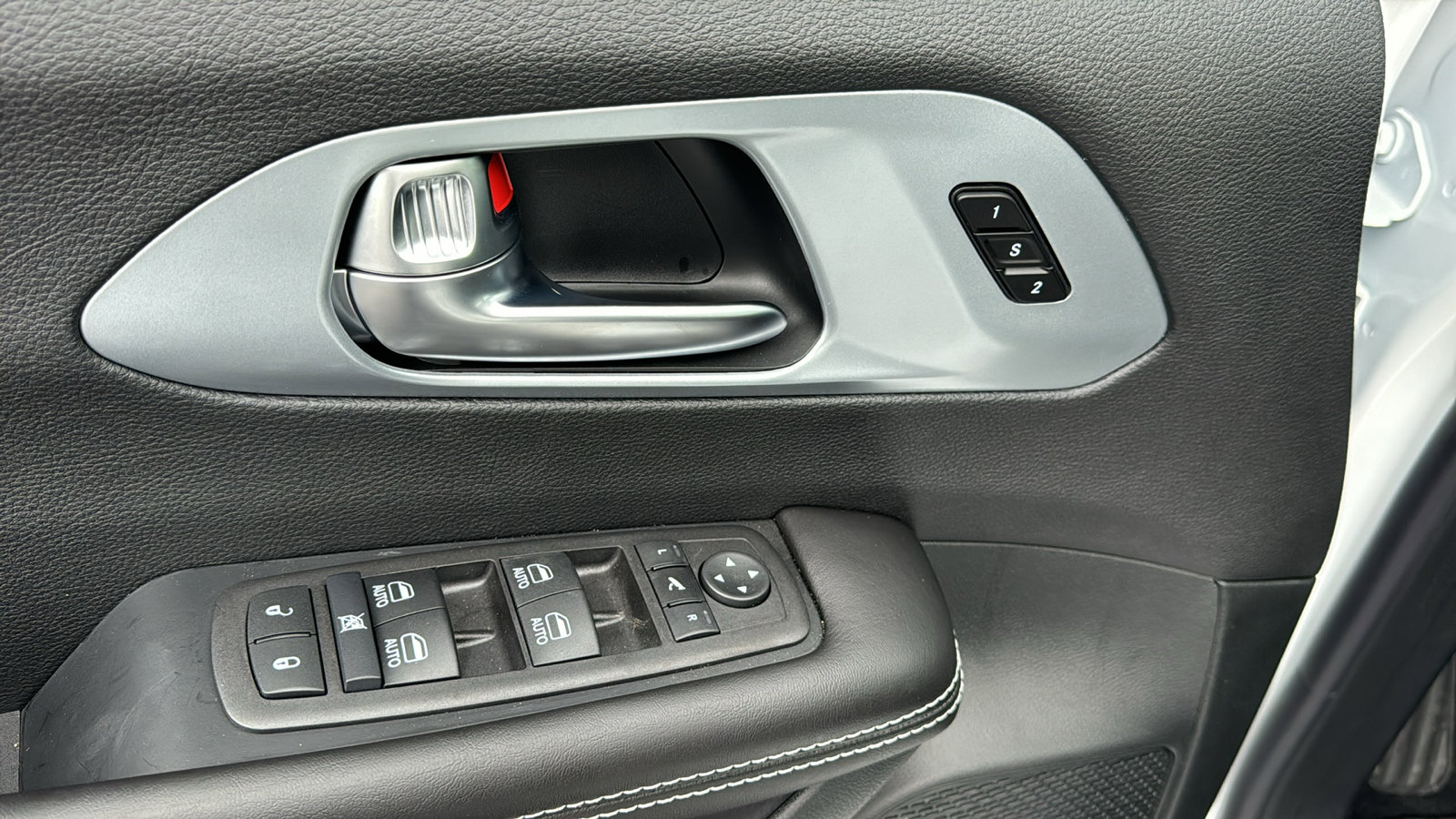 New 2026 Chrysler Pacifica Limited FWD image 11