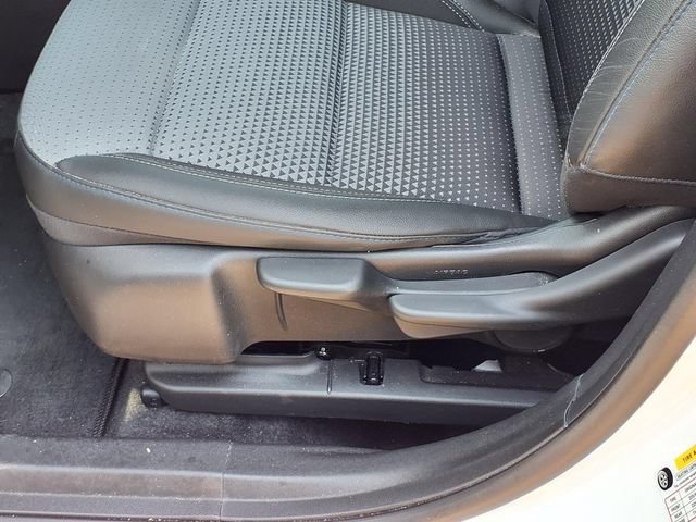 Used 2024 Chevrolet Trax LT w/ LT Convenience Package FWD image 4