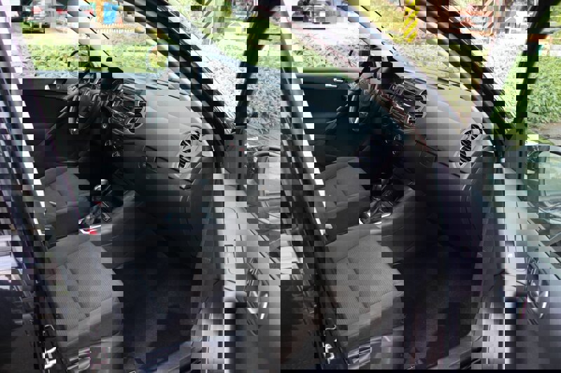 Used 2013 Volkswagen Tiguan S image 14