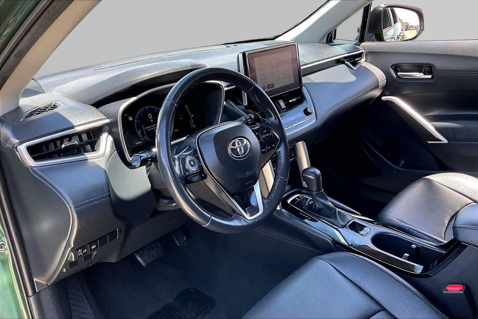 Used 2024 Toyota Corolla Cross XLE FWD image 17
