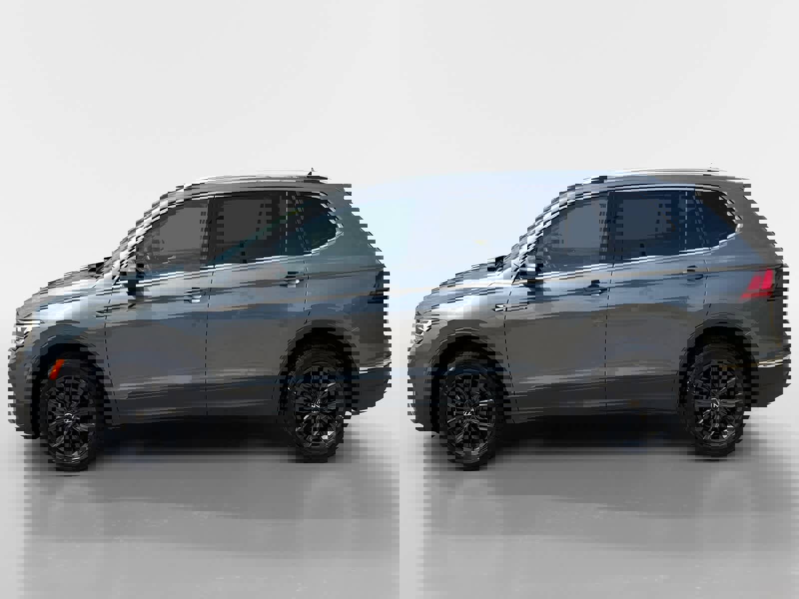 Certified 2024 Volkswagen Tiguan SE image 3