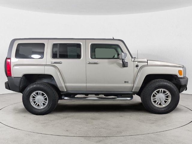 Used 2009 HUMMER H3 Luxury AWD/4WD image 4
