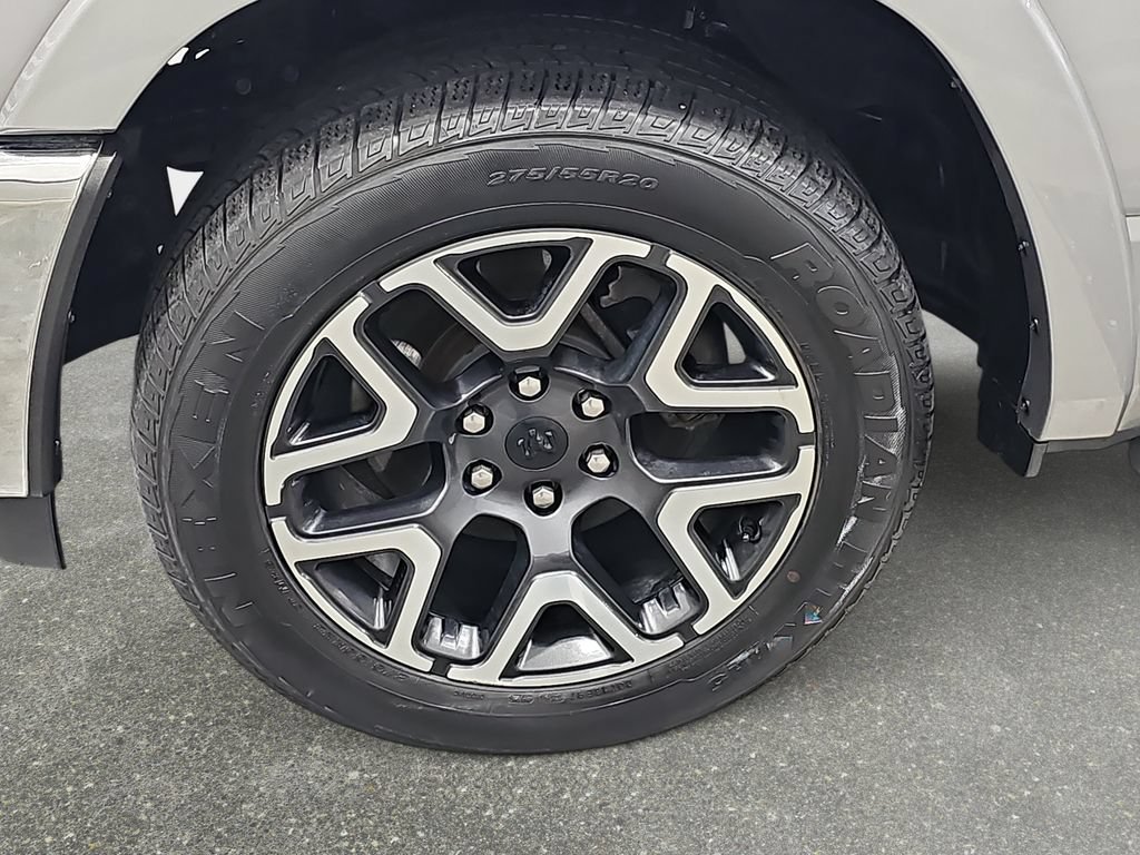 Used 2025 RAM 1500 Laramie AWD/4WD image 33