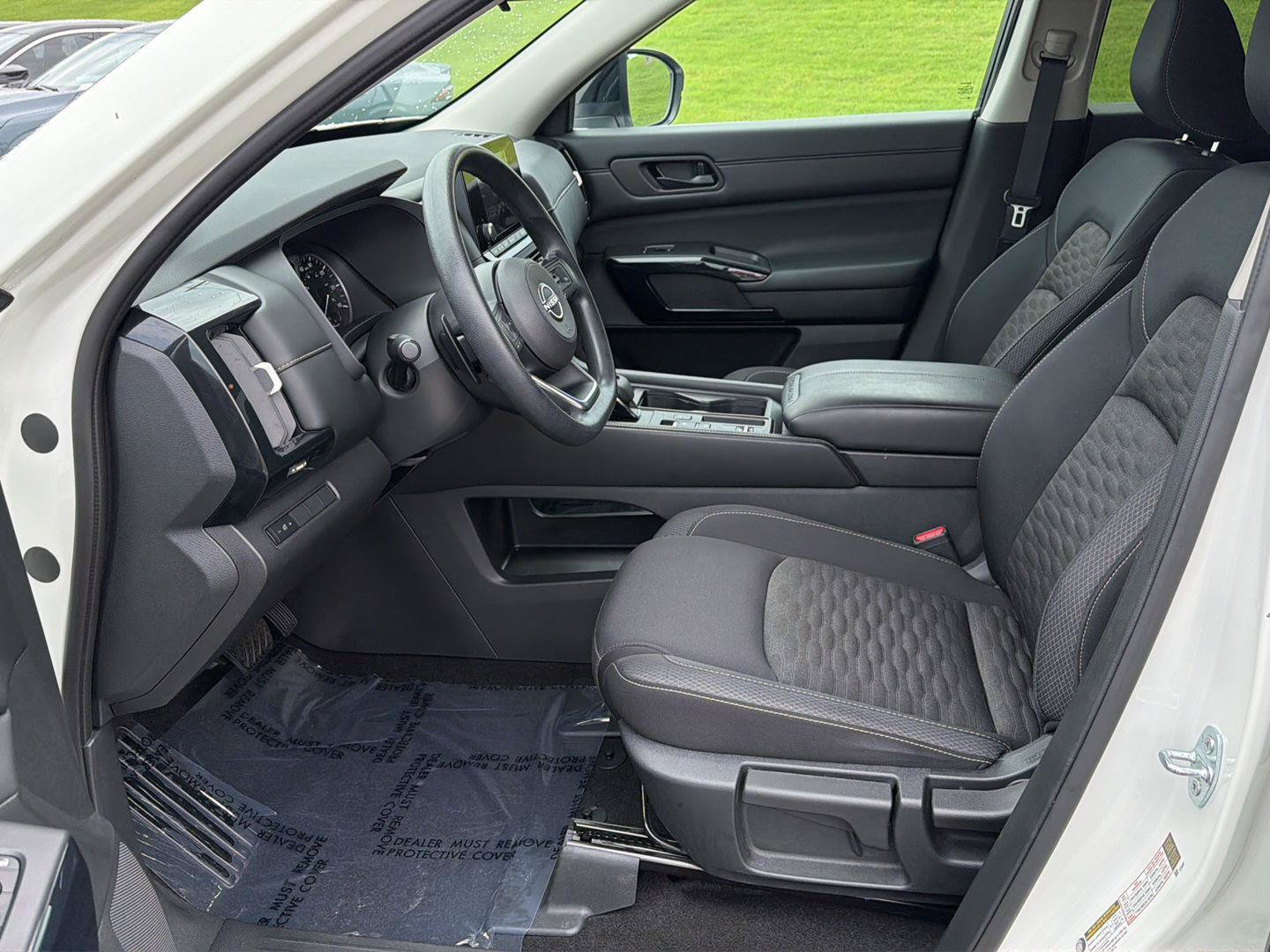 Used 2024 Nissan Pathfinder S FWD image 10