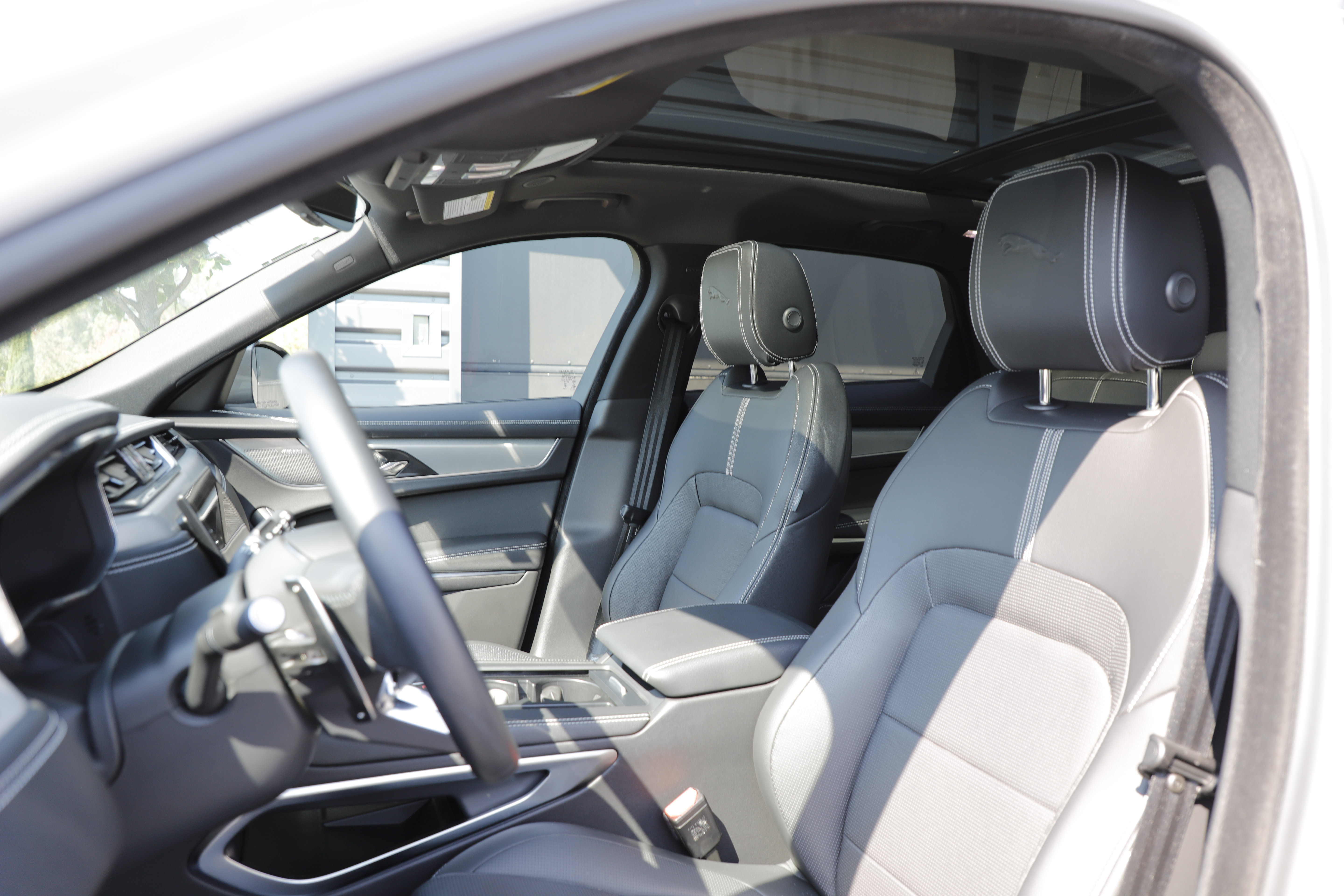 Certified 2025 Jaguar F-PACE R-Dynamic S AWD/4WD image 16