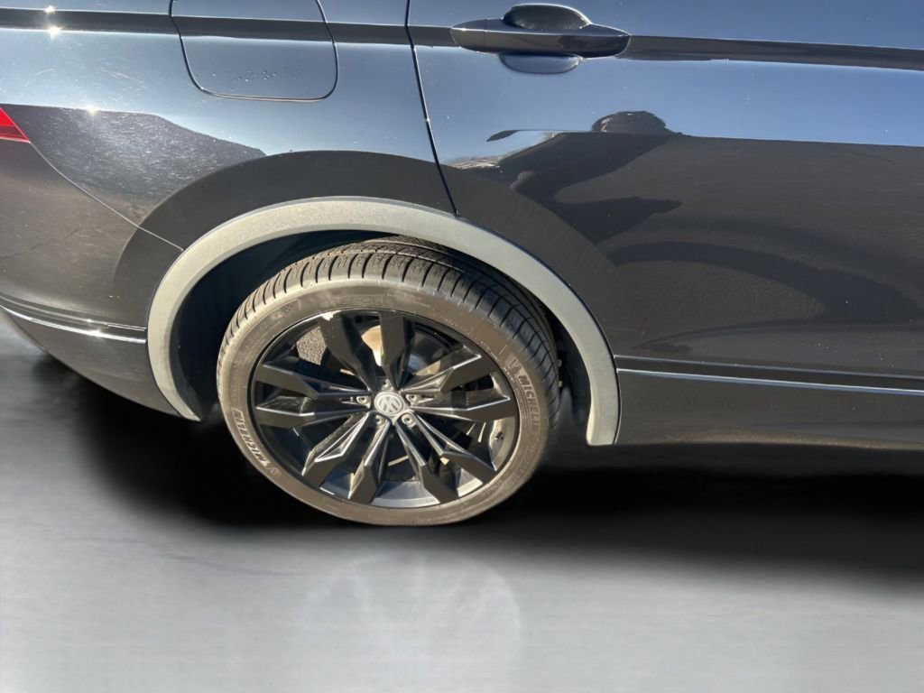 Used 2021 Volkswagen Tiguan SE R-Line image 13