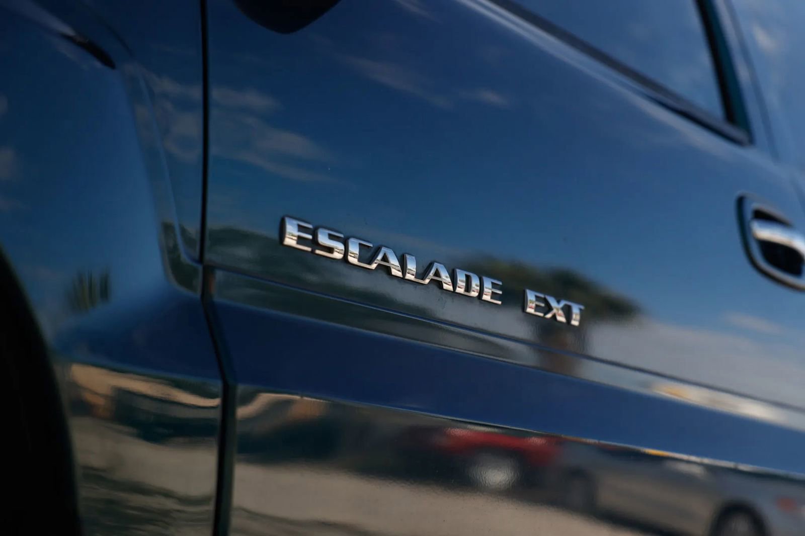 Used 2005 Cadillac Escalade EXT image 36