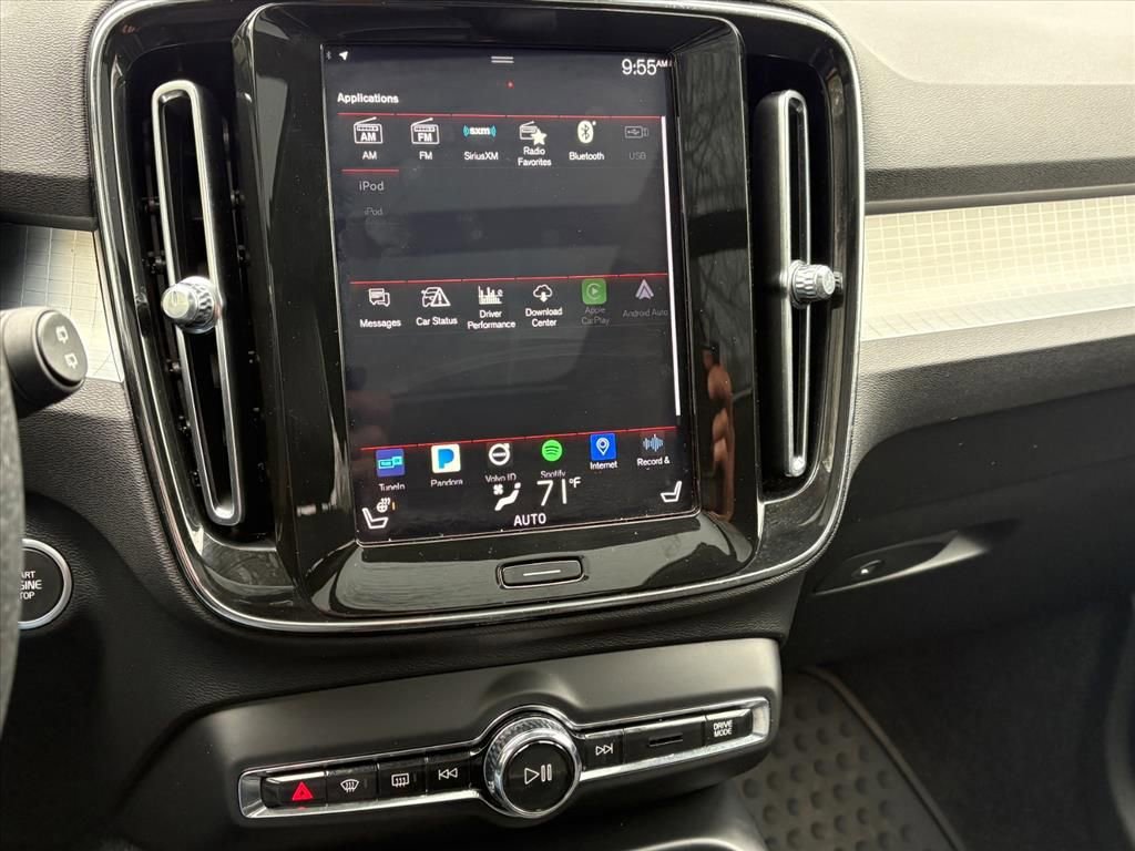 Used 2020 Volvo XC40 T5 Momentum image 9