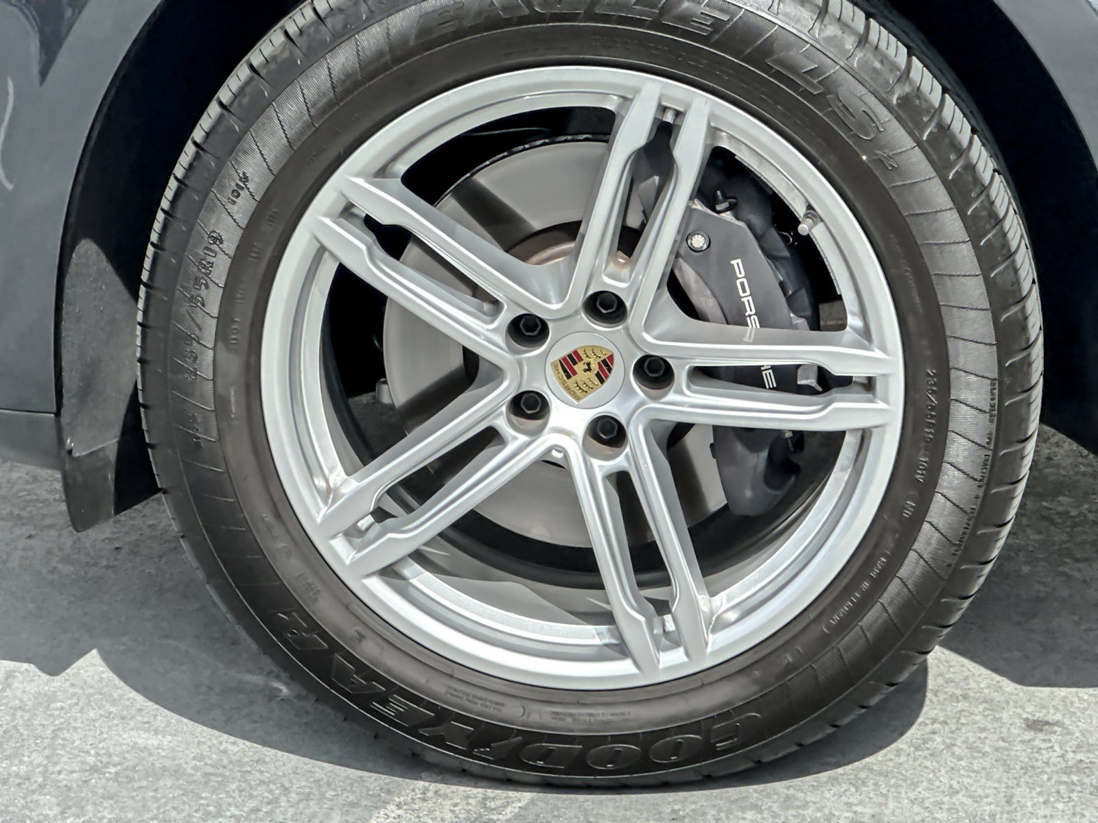 Certified 2026 Porsche Macan AWD/4WD image 28