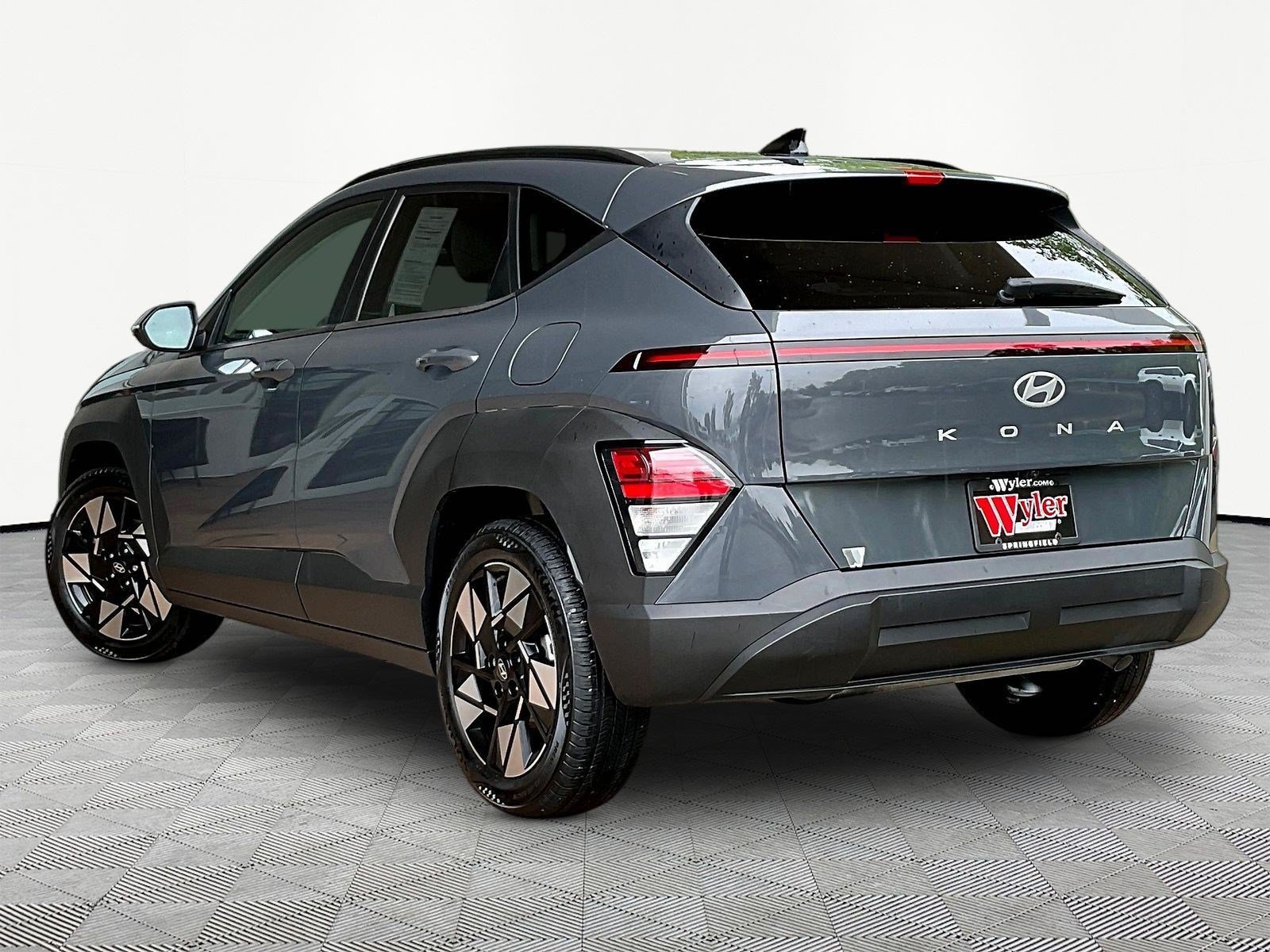 Used 2024 Hyundai Kona SEL FWD image 4