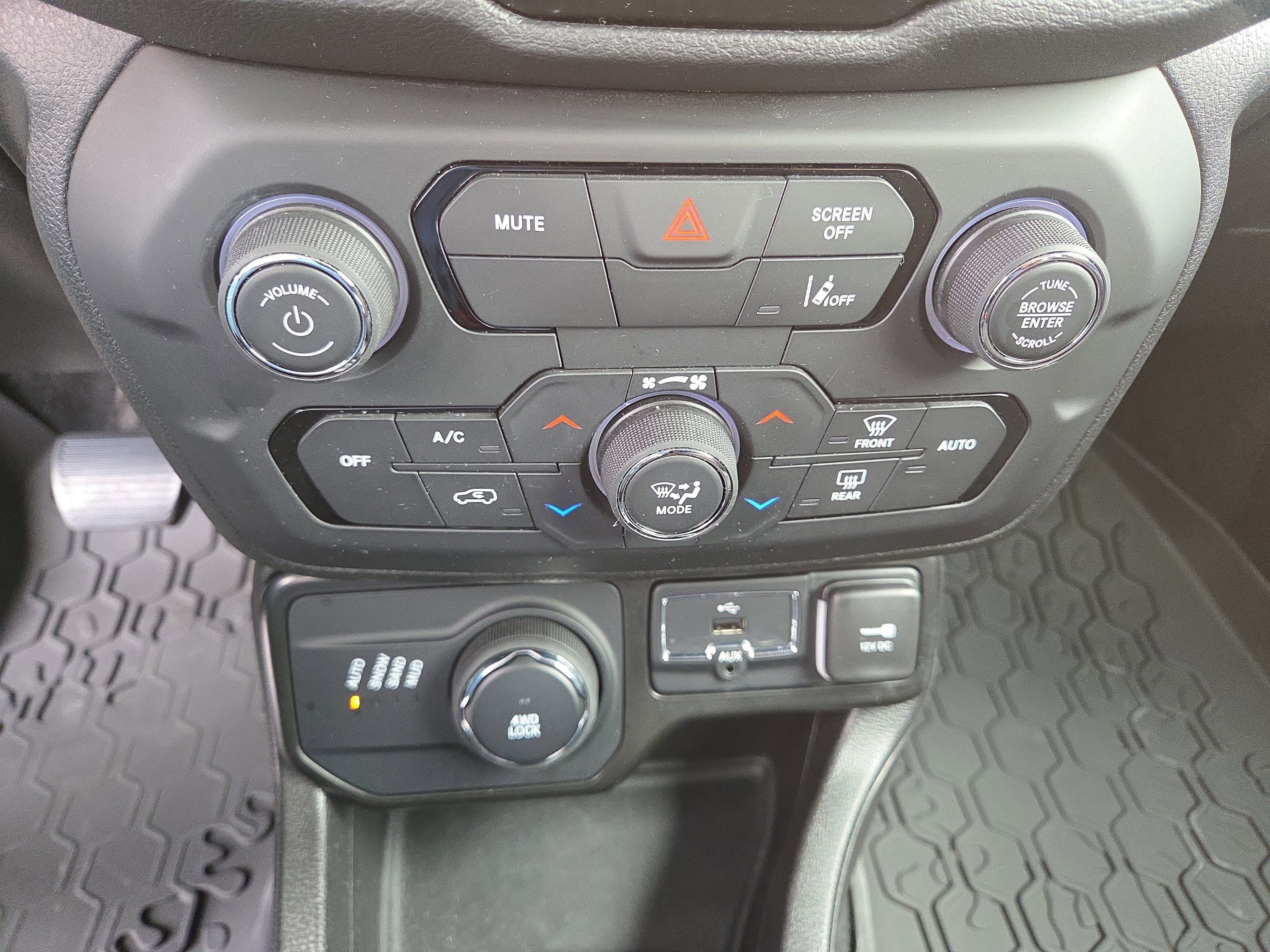 Certified 2023 Jeep Renegade Latitude AWD/4WD image 27