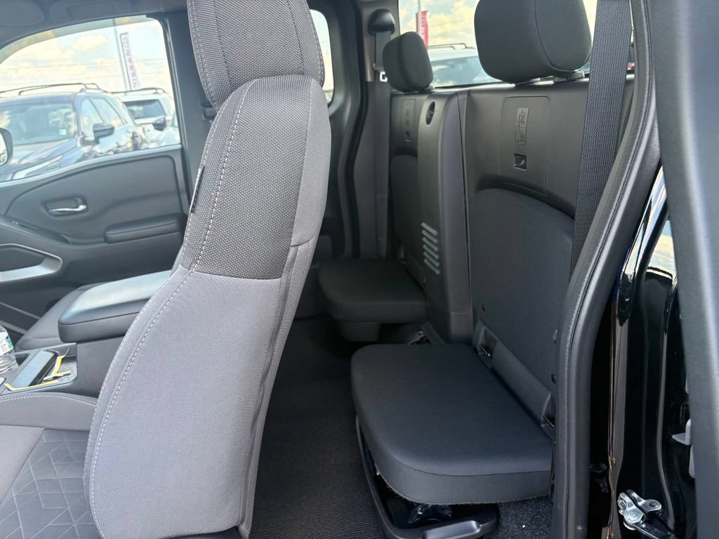 Used 2025 Nissan Frontier SV AWD/4WD image 11