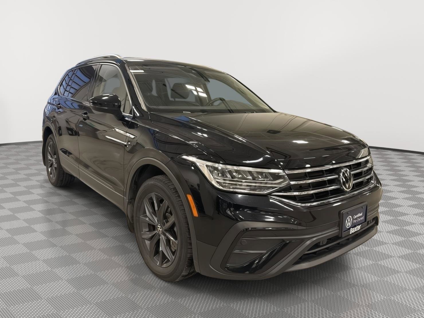Used 2022 Volkswagen Tiguan SE image 1